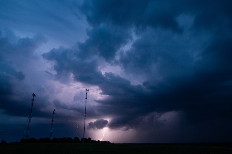 CRNI OBLACI NADVILI SU SE IZNAD OVOG DELA SRBIJE Stigao je ŠOK vremenski obrt