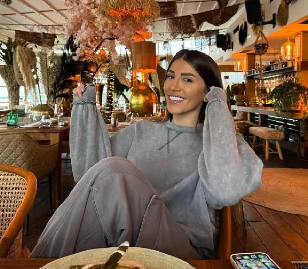 O DALILINOJ MAJCI SU SVI BRUJALI! Nestala odjednom, a sada joj se ćerka obratila iz Amerike javno, evo kako Emina izgleda (FOTO)