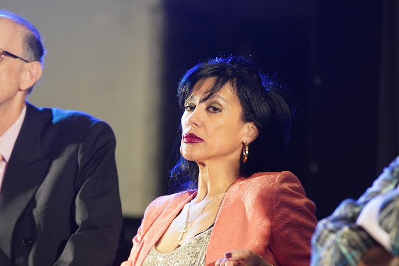 IZVRŠITELJI STIGLI KOD VENDI, DRAMA NA BANJICI Evo zašto su pevačici došli da plene imovinu