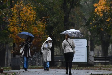JAK VETAR I -5, POPALJENI ALARMI ZBOG MAGLE: RHMZ objavio prognozu za sedam dana - evo kada stižu KIŠA I SNEG
