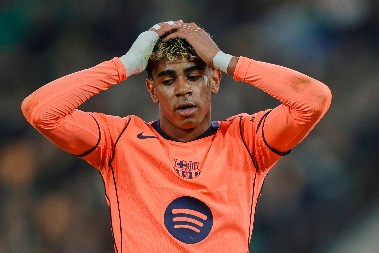 OGOLILA GA! Influenserka Karla Aiš prozvala poznatog fudbalera Barselone: JAMAL JE BAŠ JADAN!