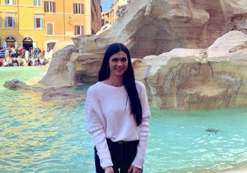 NOVINARKA I NJEN MUŽ NAĐENI MRTVI U KUĆI Sa njima bilo i dete (3), sumnja se na ubistvo i samoubistvo