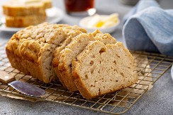 KUPCI UŽASNUTI: U hlebu pronađeni žileti (VIDEO)