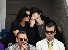 MAJKA ISTA KAO DEVOJKA Dečko Kajli Džener ih obukao u maltene iste kombinacije, svi su komentarisali ovaj momenat