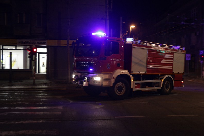 IMA NASTRADALIH U POŽARU Na Bežanijskoj kosi stradao muškarac u vatrenoj stihiji