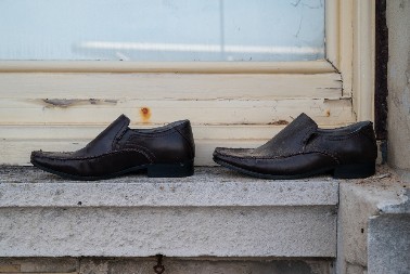 STAVITE CIPELE NA PROZOR Narodni običaji koji se poštuju dan uoči najvećeg sveca u Hrišćana - Svetog Nikole