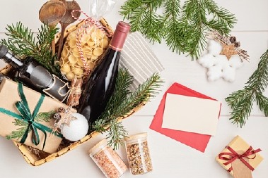 KAKO KUPITI NAJBOLJI POKLON ZA SLAVU, A DA NE OSTANETE BEZ DINARA?  Donosimo vam najbolje rešenje