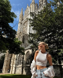 LJUBAV MEĐU OBLACIMA I RED ZA ALIMENTACIJU Kontroverzna Ruskinja je "upecala" heroja Pari Sen Žermena (FOTO)