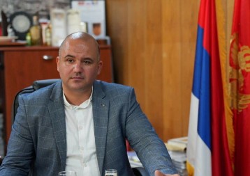 VRANEŠ APELUJE NA SPAJIĆA: Umesto inspekcija, pogledajte novorođenčad na respiratorima