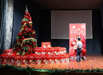 Praznična misija ALTA Banke: novogodišnji pokloni za decu u Beloj Crkvi