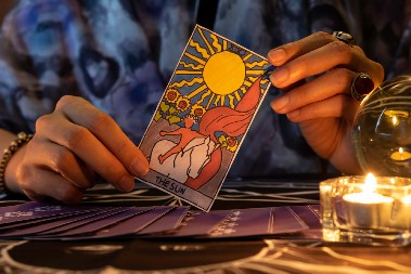 TAROT PROGNOZA ZA 2026. GODINU Dva znaka dobijaju dobru kartu velikog uspeha, a jedan najgoru -Smrt