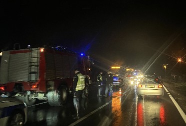 JEZIVA DRAMA U SAZONOVOJ NA VRAČARU: Automobil se survao u lift, 14 vatrogasaca izvlači zarobljene