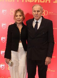 ONESVESTILA SE SUPRUGA DRAGANA DŽAJIĆA Drama na predstavljanju Zvezdine monografije