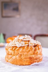 OTAC PREDRAG POPOVIĆ OTKRIO GDE DOMAĆINI GREŠE Evo da li slavski kolač treba lomiti u crkvi ili kod kuće