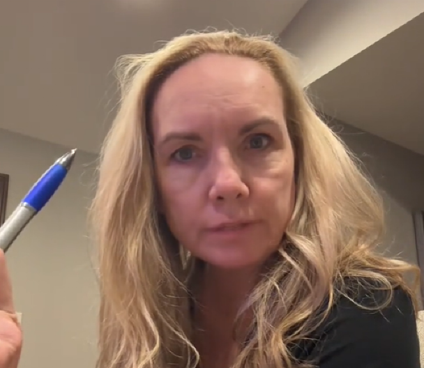 "TO JE PREVIŠE" Baka odlučila da unucima ne kupuje poklone za praznike, evo zbog čega (VIDEO)