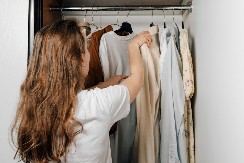 UŠTEDITE PROSTOR Uz ovih osam trikova za organizaciju ormara, svaka stvar će imati svoje mesto