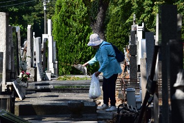 DANAS SU MIHOLJSKE ZADUŠNICE Ove stvari nikako nemojte da radite, a ako ste sanjali svoje mrtve, to ima posebno značenje