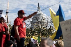 "BEZ KRALJEVA" Veliki broj demonstranata širom SAD na mirnim protestima, oglasio se Tramp i poručio samo jedno
