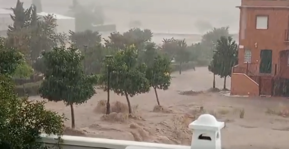 APOKALIPSA U ŠPANIJI! Razorna oluja SRAVNILA popularno letovalište, voda nosi sve pred sobom! (VIDEO)