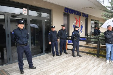 MUKE ALBANSKIH PENZIONERA NA KOSMETU Vest za rubriku "verovali ili ne", ali kada je u pitanju lažna država - verujte