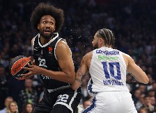 OVO JE RAZBESNELO "GROBARE" Pogledajte potez Džabarija Parkera koji je naljutio navijače Partizana (VIDEO)