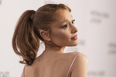 ARIJANA GRANDE APSOLUTNO ZGROŽENA Zvezda sve može da proba, osim jedne hrane, ne bi je ni liznula