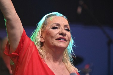 VESNA ZMIJANAC SE NAKON OPERACIJE SUOČAVA SA OVIM Nove informacije o pevačicinom zdravstvenom stanju