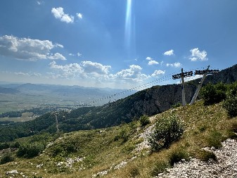 JEZIVI DETALJI TRAGEDIJE NA DURMITORU Korpa na žičari proklizala, turista iz nje ispao, žena ostala zaglavljena