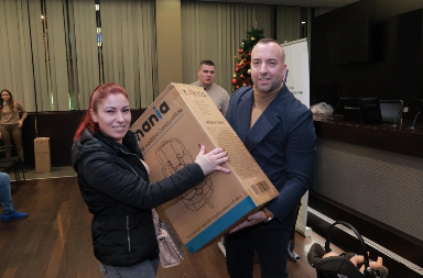 OPŠTINA VRAČAR POKLANJA AUTO SEDIŠTA "Ulažemo u bezbednost od najranijeg uzrasta"