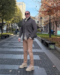 NAŠEG PEVAČA NA AERODROMU SAČEKALA VOJNA POLICIJA Otkrio sve detalje: "Bio je haos, držali su me..."