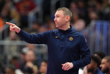 TOTALNO POLUDEO ZBOG JOKIĆA Poznato šta je trener Denvera rekao sudijama zbog isključenja (VIDEO)