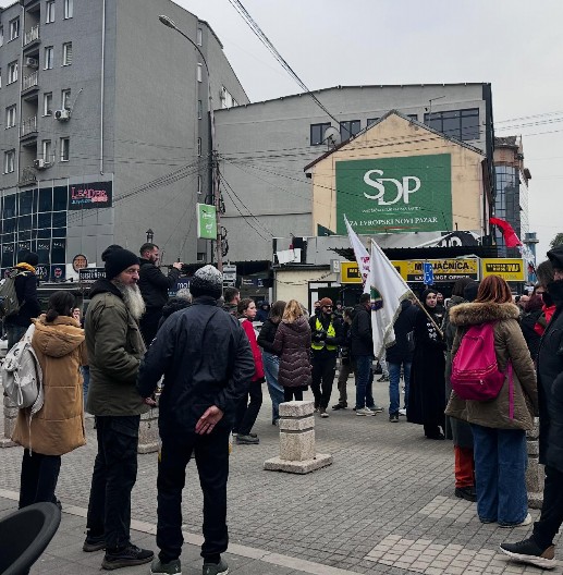 JOŠ JEDAN EKSTREMISTA NA BLOKADERSKOM PROTESTU Ovaj je povezan sa konvertitom Žujovićem koji je ranio srpskog žandarma u Beogradu!