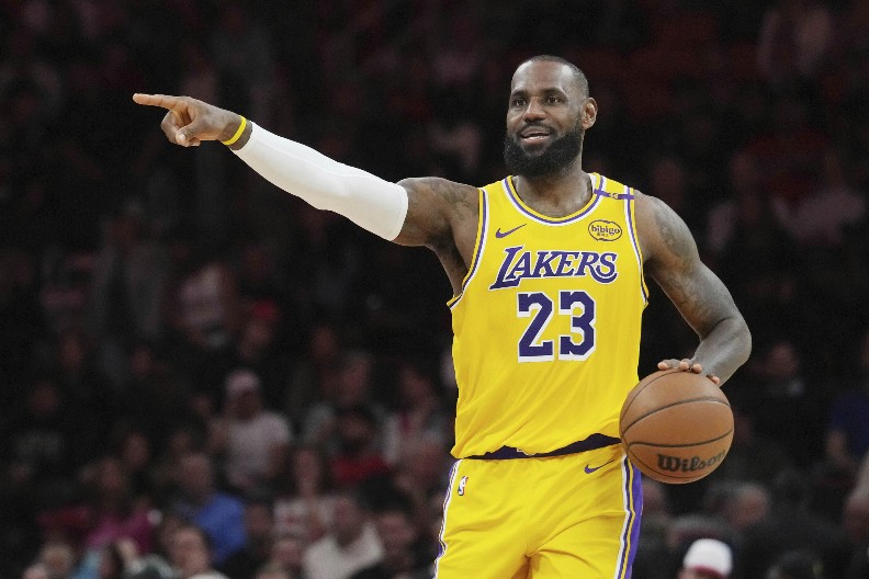 BORBA VELIKANA Lebron Džejms prestigao Majkla Džordana