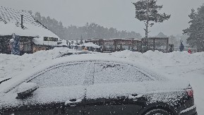 OVA STVAR POMAŽE AKO VAM SE ZAGLAVI AUTO U SNEGU Svako je ima u kući i veoma je jeftina