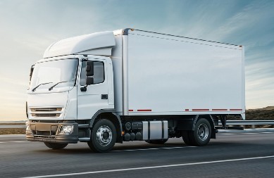 PAKET ISPAO IZ KAMIONA, PA SE SAM VRATIO Nerealna scena na auto-putu zbunila ljude: "Kako je ovo uopšte moguće?"