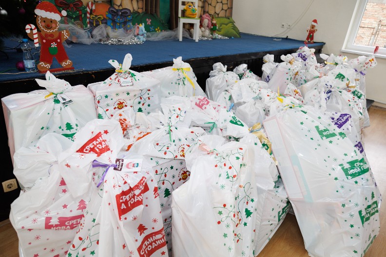 „NOVOGODIŠNJA ČAROLIJA“ I PAKETIĆI ZA MALIŠANE ZAPOSLENIH „GRADSKE ČISTOĆE“