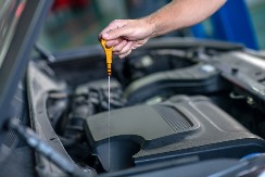 Ne prepunjavajte motor uljem – ovo može prouzrokovati ozbiljno oštećenje motora