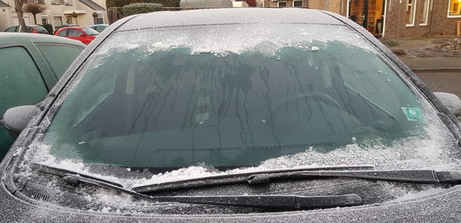 PEŠKIR NA ŠOFERŠAJBNI REŠAVA VELIKI ZIMSKI PROBLEM Auto-mehaničari se kunu u ovaj trik - dovoljno je da uradite jednu stvar