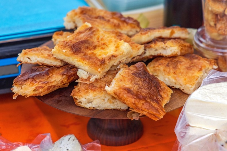 SJENIČKA GIBANICA MEKANA KAO DUŠA Savršena vruća, a biće super i prekosutra