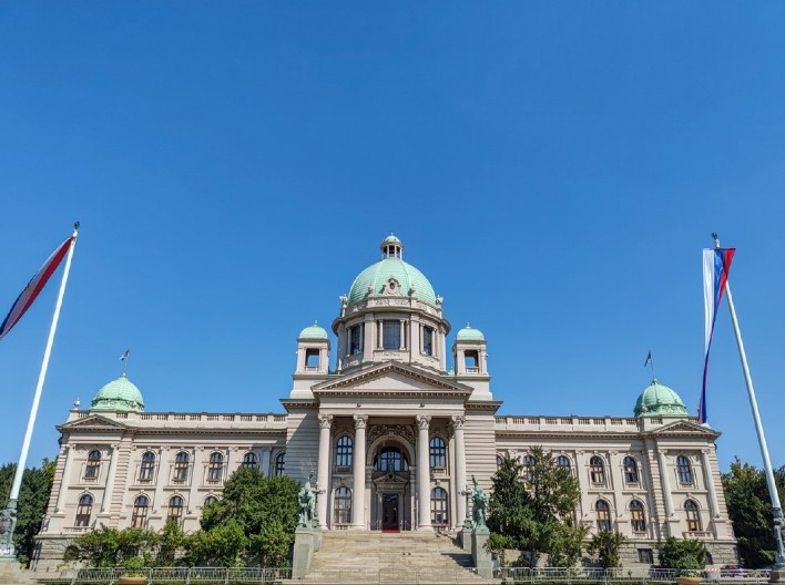 BLOKADERSKI TUŽILAC "DOBIO NERVNI SLOM": Mrdić predao set pravosudnih zakona u Skupštinu