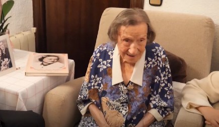 ONA IMA 110 GODINA I UJUTRU RADI NEŠTO ŠTO SVI SMATRAJU NEZDRAVIM Ali Angelina tvrdi da je to ključ njenog dugog života! (VIDEO)