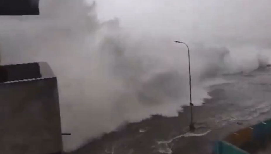 SNAŽNA OLUJA TUTNJI KA EVROPI, MOŽE SE PRETVORITI U URAGAN! Ova mesta su prva na udaru!