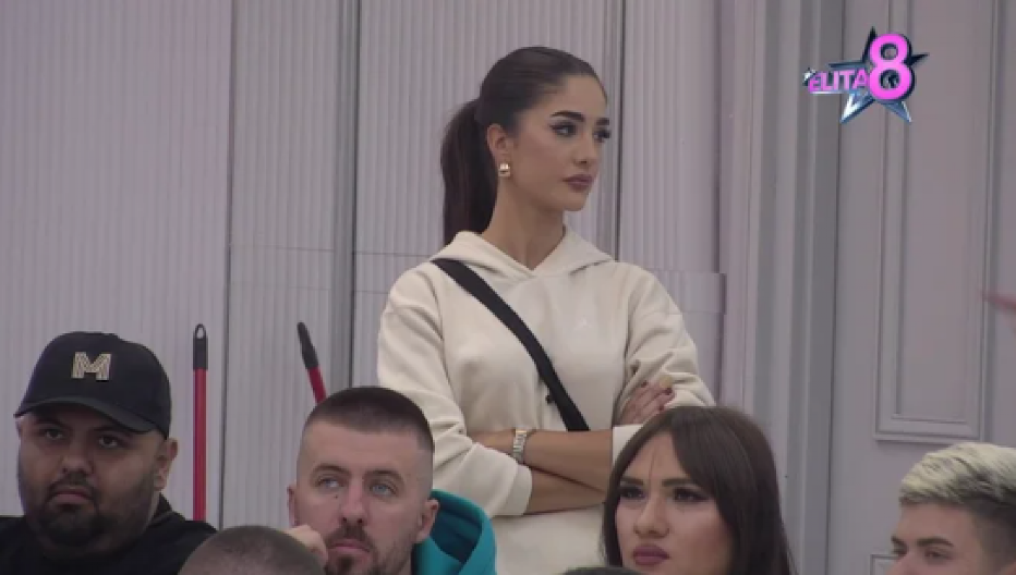 OVO JE KUĆA ANĐELE ĐURIČIĆ! Vila opasana visokim zidinama, na vrhu lavovi, ovakvu nema skoro niko od učesnika!