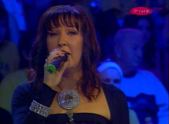 "PRIJATELJI SU MI NUDILI POMOĆ" Pevačici predviđali blistavu karijeru, a ona prodaje polovne stvari!