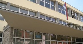 Ko pravi podele u društvu? Ko stvara atmosferu apsurda? (FOTO)