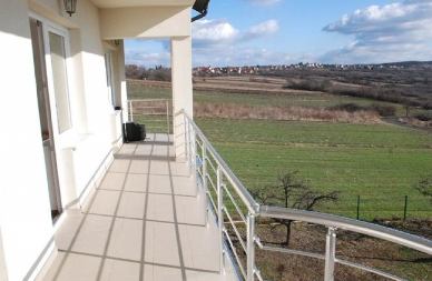 BAKA ĐURĐEVKA U DOM U BARAJEVO STIGLA PRE 10 DANA IZ NEMAČKE, A DANAS JE NEMA: Porodica nema od bola, potresne scene ispred staračkog doma