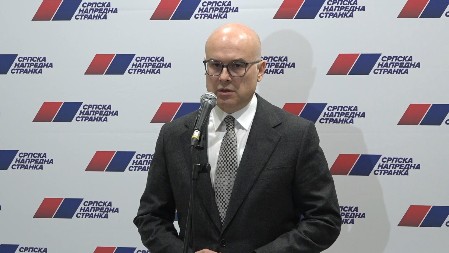 NEMOJTE DECU UVLAČITI U POLITIČKE SUKOBE Vučević: Škole nisu mesto za politiku (VIDEO)