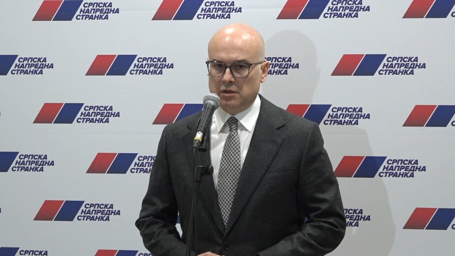 NEMOJTE DECU UVLAČITI U POLITIČKE SUKOBE Vučević: Škole nisu mesto za politiku (VIDEO)