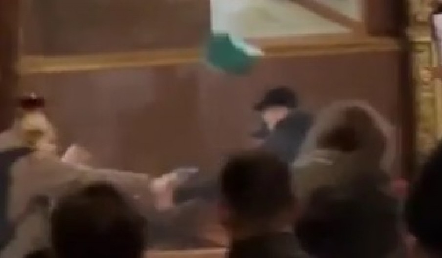 "DOĐITE DA IM J*** MILU MRTVU MAJKU" Jezive užasne pretnje učenika u Bečeju, poziva na linč učenika i profesora koji neće da podrže blokade (VIDEO)