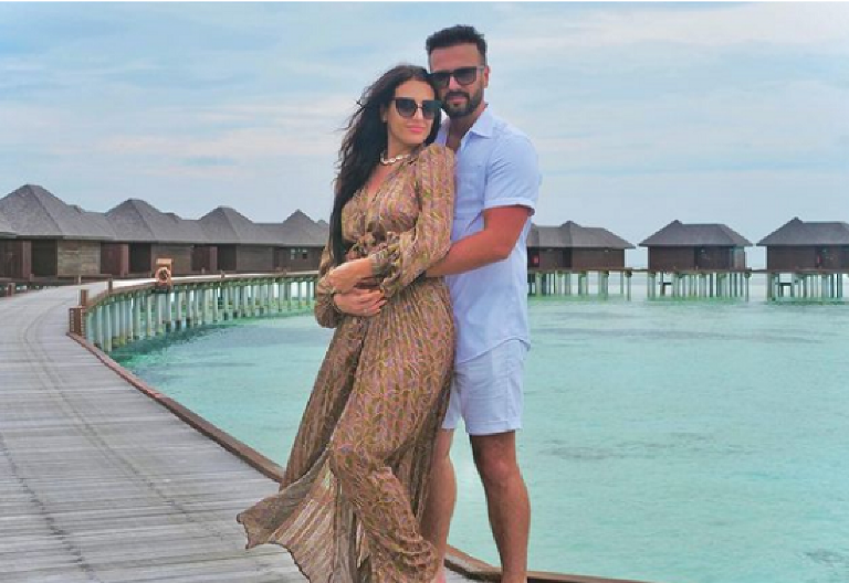 JOŠ JEDAN RAZVOD NA ESTRADI Pevač stavio tačku na dvogodišnji brak, o njihovoj svadbi brujao je region!